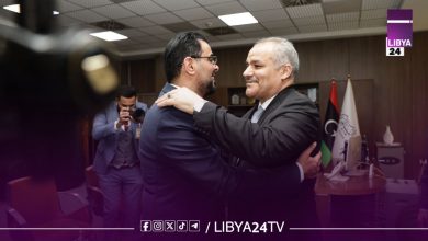 رئيس الحكومة الليبية خلال استقباله لمحافظ المصرف المركزي