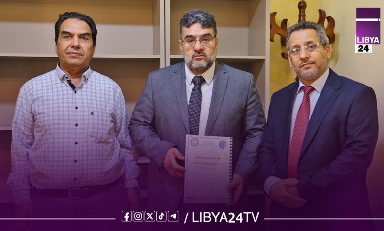 تسليم ملف ترفيع معهد شحات إلى كلية تقنية