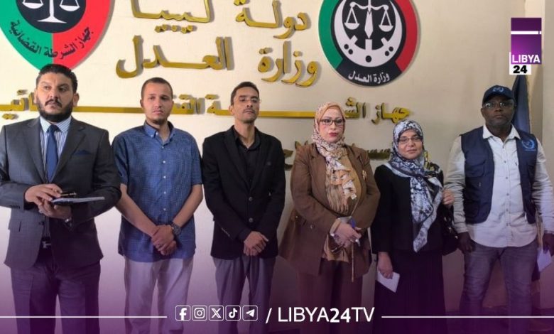 فريق المؤسسة الوطنية لحقوق الانسان داخل سجن معيتيقة