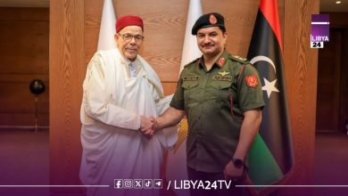 الفريق ركن صدام حفتر يلتقي شيخ قبيلة المغاربة في بنغازي