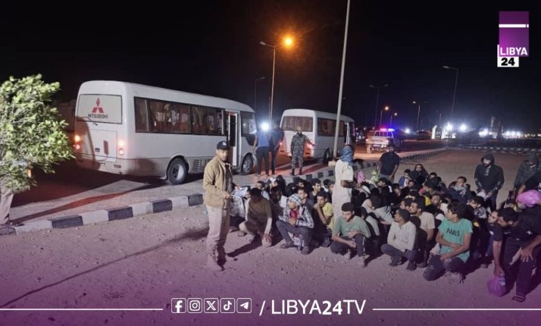 ترحيل مهاجرين مصريين