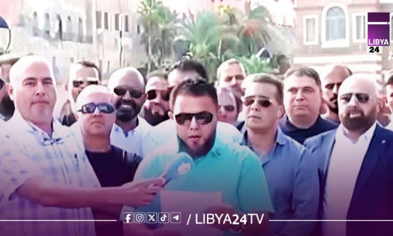 رجال أعمال يطالبون بإلغاء قرار وقف التحويلات الخارجية