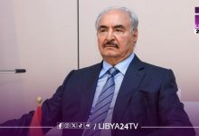 المشير حفتر خلال لقائه بقبائل بني وليد