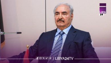 المشير حفتر خلال لقائه بقبائل بني وليد