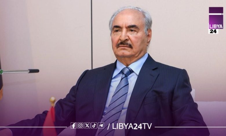 المشير حفتر خلال لقائه بقبائل بني وليد