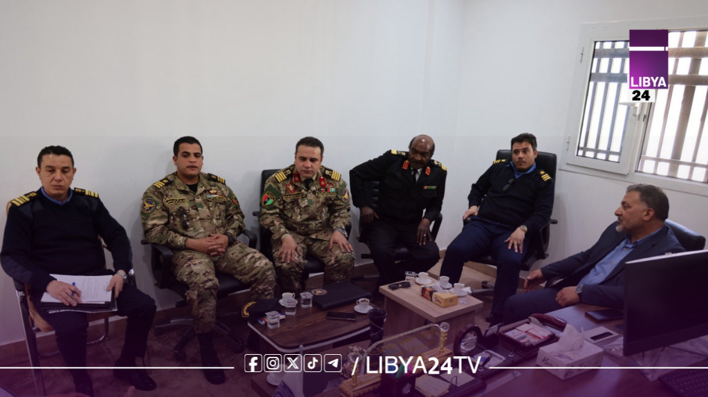 اجتماع موسع لبحث آليات استيعاب خريجي التعليم الفني في صفوف القوات البحرية