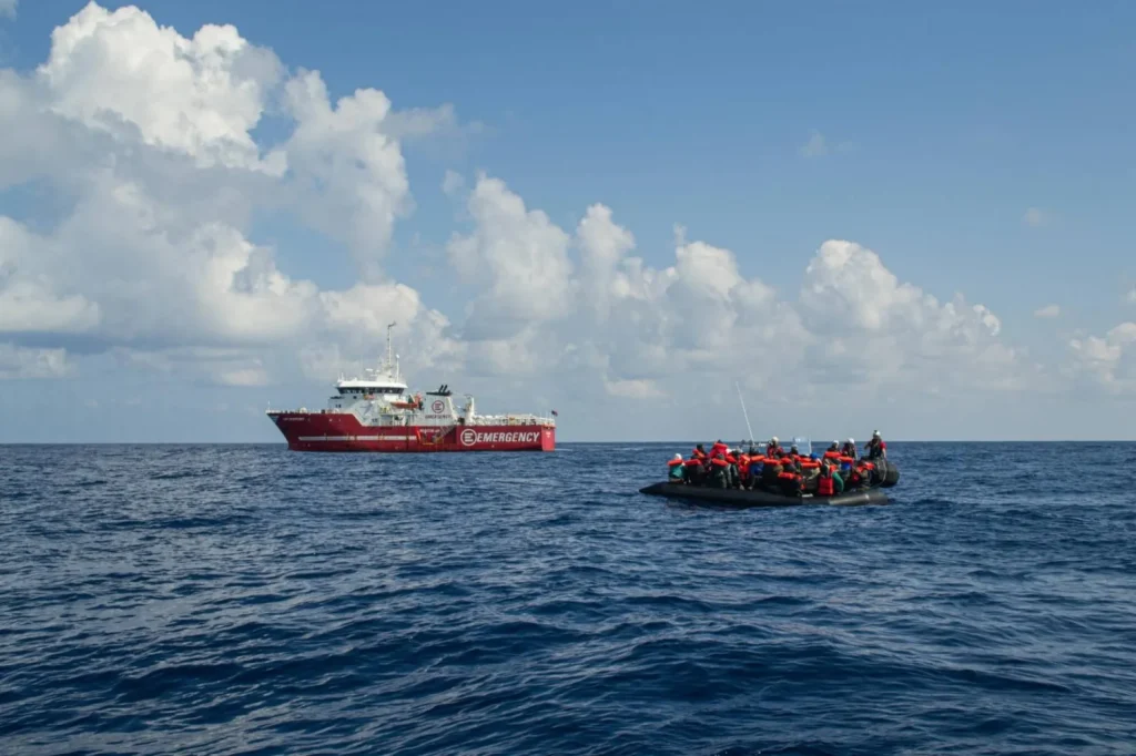 مناورات فلينتلوك بسرت تجمع قوات الشرق والغرب تحت مظلة القيادة العامة. خطوة استراتيجية نحو توحيد الجيش بدعم دولي.