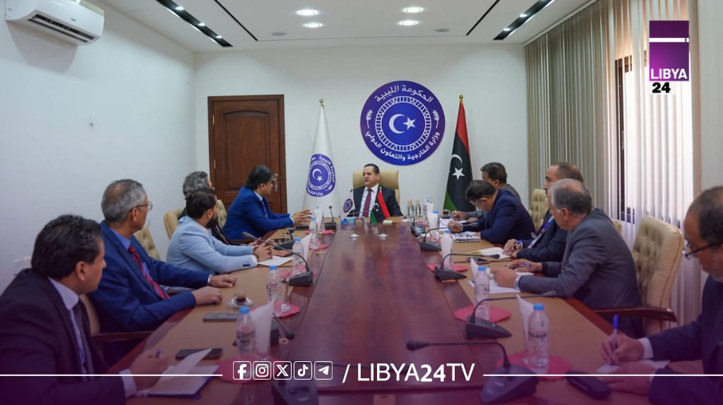 اجتماع موسّع في بنغازي لتعزيز التنسيق بين الخارجية والمؤسسة الليبية للاستثمار