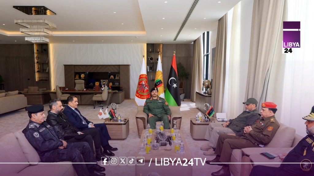 رئيس الأركان العامة يعقد اجتماعًا موسعًا لبحث تعزيز التنسيق وتوحيد الجهود لمواجهة الفساد