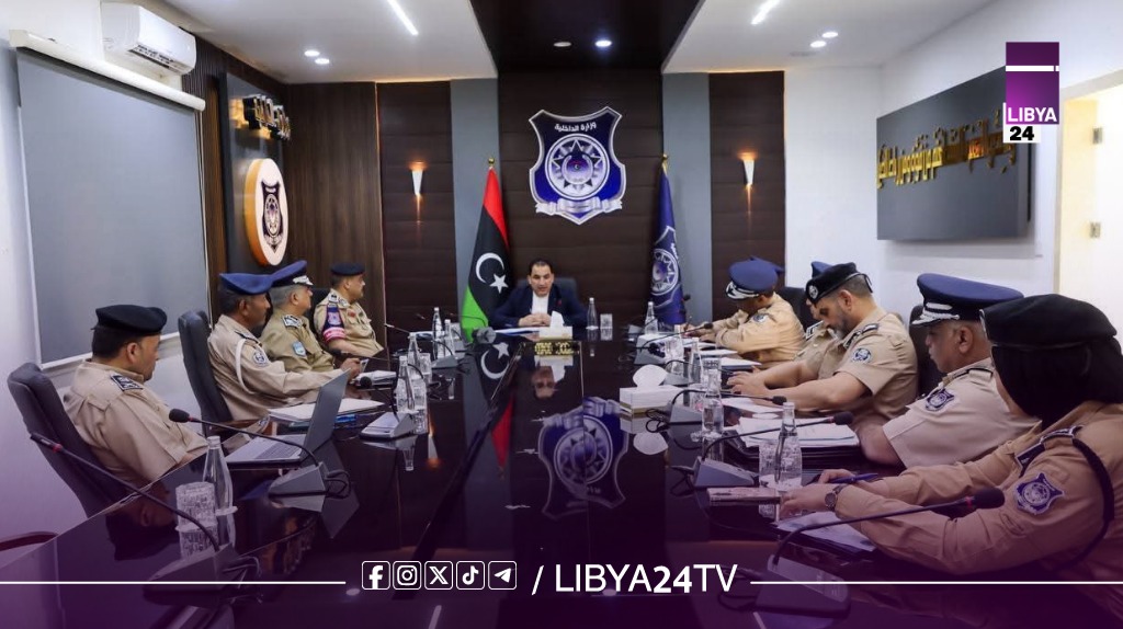 وزير الداخلية يترأس اجتماع المجلس الأعلى للشرطة لبحث تطوير الهيكل التنظيمي وتعزيز كفاءة الأداء الأمني