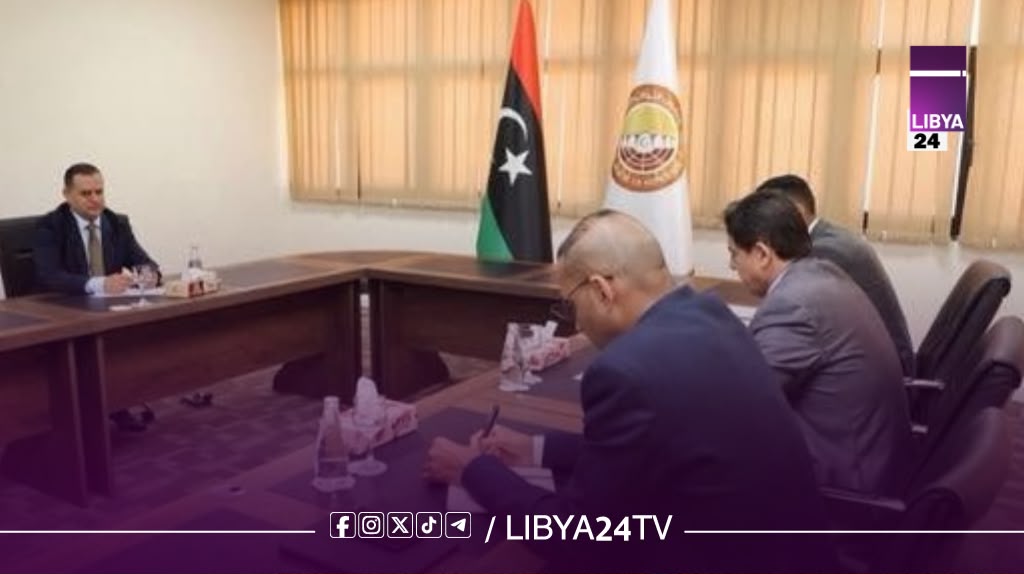 وزير الخارجية ورئيس لجنة الشؤون الخارجية بمجلس الن